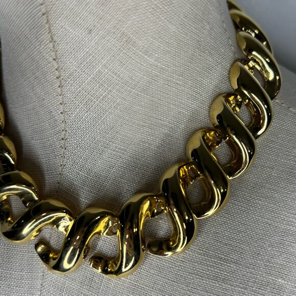 Vintage Chucky Swirl Chain Link Gold Tone Collar Necklace Mod Wide Unsigned - Picture 2 of 7